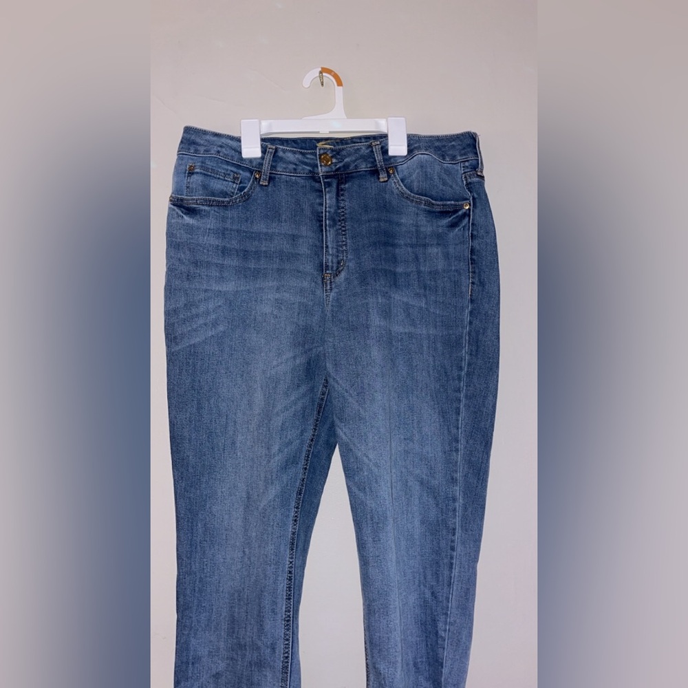 Seven7 skinny blue jeans